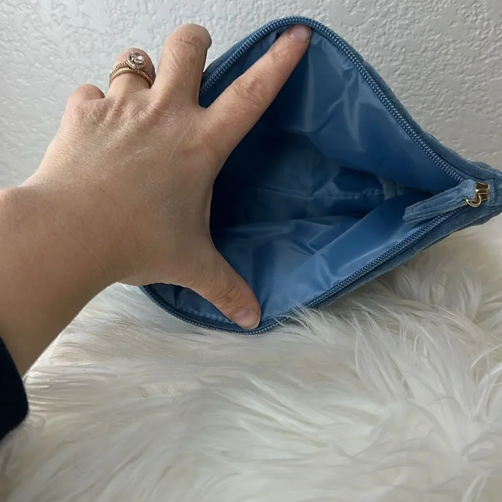 $5 🌙 Ulta Beauty Blue Velvet Plush Pillow Bag NEW‎